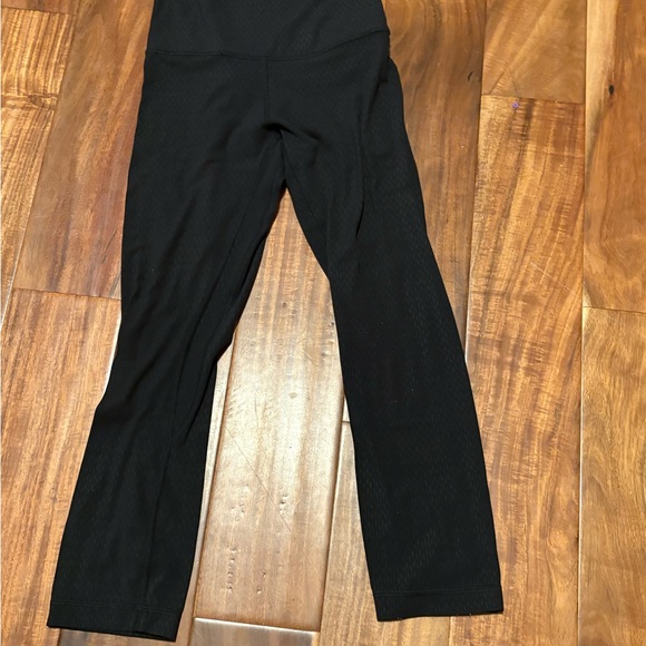 lululemon Women’s Black Textured High Rise Leggings Size 4 - Picture 4 of 5